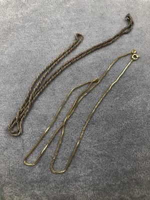 Lot 350 - A gold neckchain unhallmarked and stamped 750...