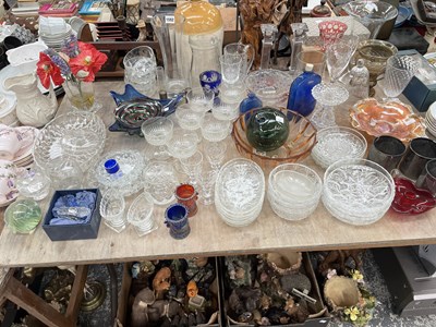 Lot 1592 - Glassware: plates, vases, drinking glass,...