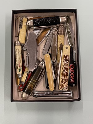 Lot 355 - A collection of pocket knives, a campers knife...
