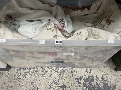 Lot 1608 - Floral patterned interlined curtains