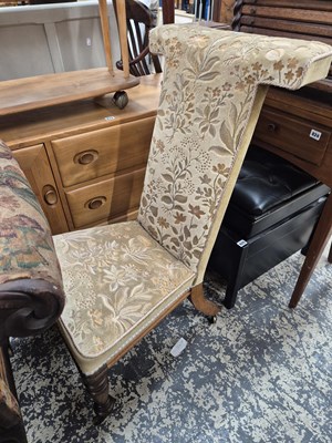 Lot 826 - A Victorian prayer chair.