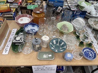 Lot 1611 - Drinking and other glass, vintage tins, a...