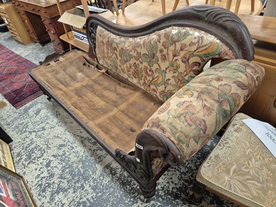 Lot 827 - A Victorian chaise lounge.