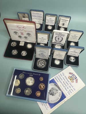 Lot 380 - A collection of silver proof and other coins