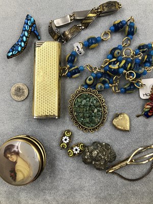 Lot 398 - A Colibri vintage lighter and an assortment of...