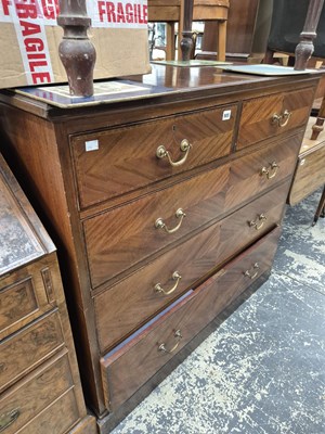 Lot 905 - An Edwardian mahogany chest of 5 drawers.