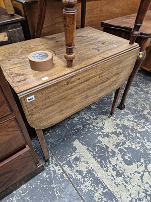 Lot 906 - A 19th-century Pembroke table.