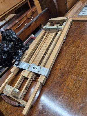 Lot 922 - An artist's easel.