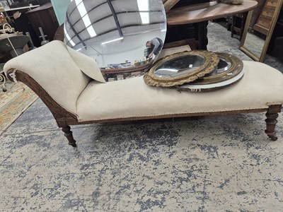 Lot 946 - A small chaise lounge
