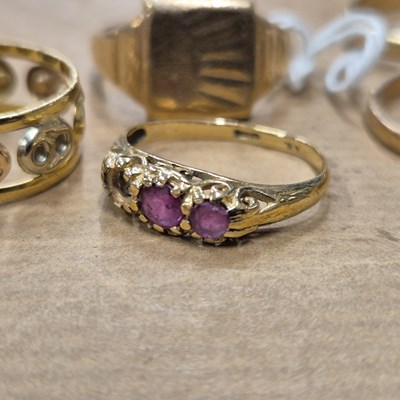 Lot 343 - Three 9ct hallmarked gold rings, two wedding...