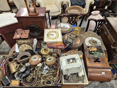 Lot 1009 - A quantity of collectables, clocks, movements,...