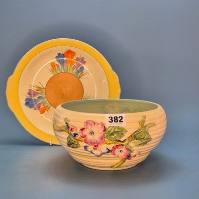 Lot 382 - A Clarice Cliff bowl with painted flowers in...