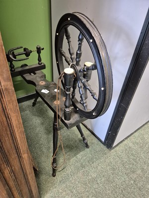 Lot 1042 - A spinning wheel.