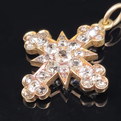 Lot 6 - An antique diamond cluster cross pendant, set...