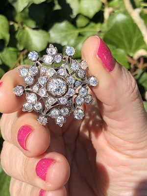 Lot 16 - A late Victorian, circa 1880, diamond set...