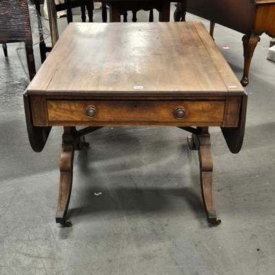 Lot 459 - An early 19th century mahogany pembroke table...