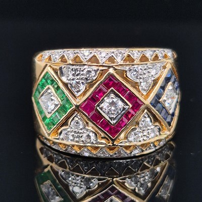 Lot 61 - A harlequin style band ring set with calibre...