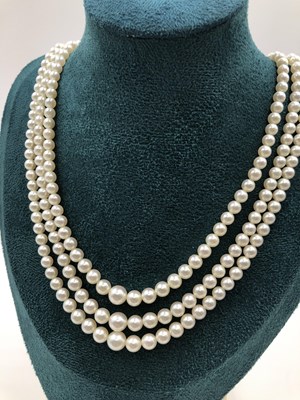 Lot 64 - A vintage three-row graduated pearl necklace...
