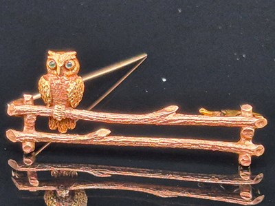 Lot 67 - A vintage novelty brooch modelled as an owl...