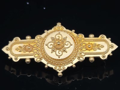 Lot 75 - An antique 18ct hallmarked gold ornate...