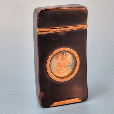 Lot 559 - A Fine 18th-century gold-mounted tortoiseshell...