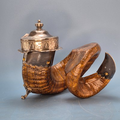 Lot 563 - A ram's horn snuff bowl mounted at each end...