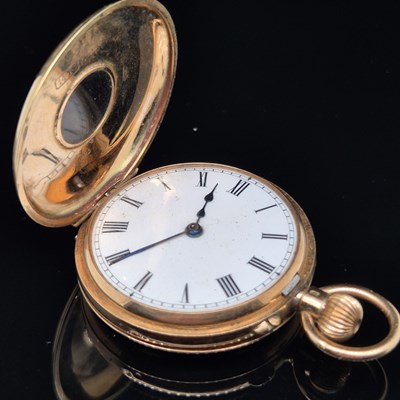 Lot 533 - A ladies small half hunter pocket watch...