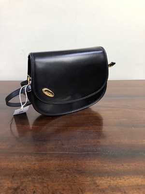 Lot 1136 - A vintage Gucci Cursive logo black leather...