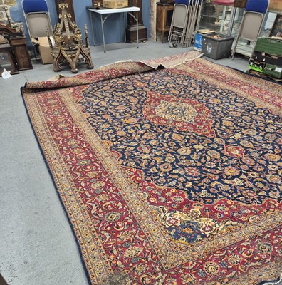 Lot 641 - A persian Kashan carpet 540 x 470 cm