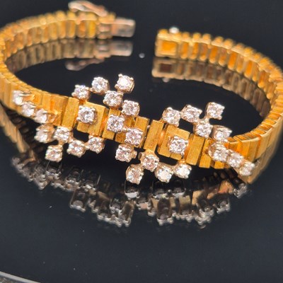 Lot 20a - Boodle & Dunthorne (Boodles)-  A Vintage 18 ct...