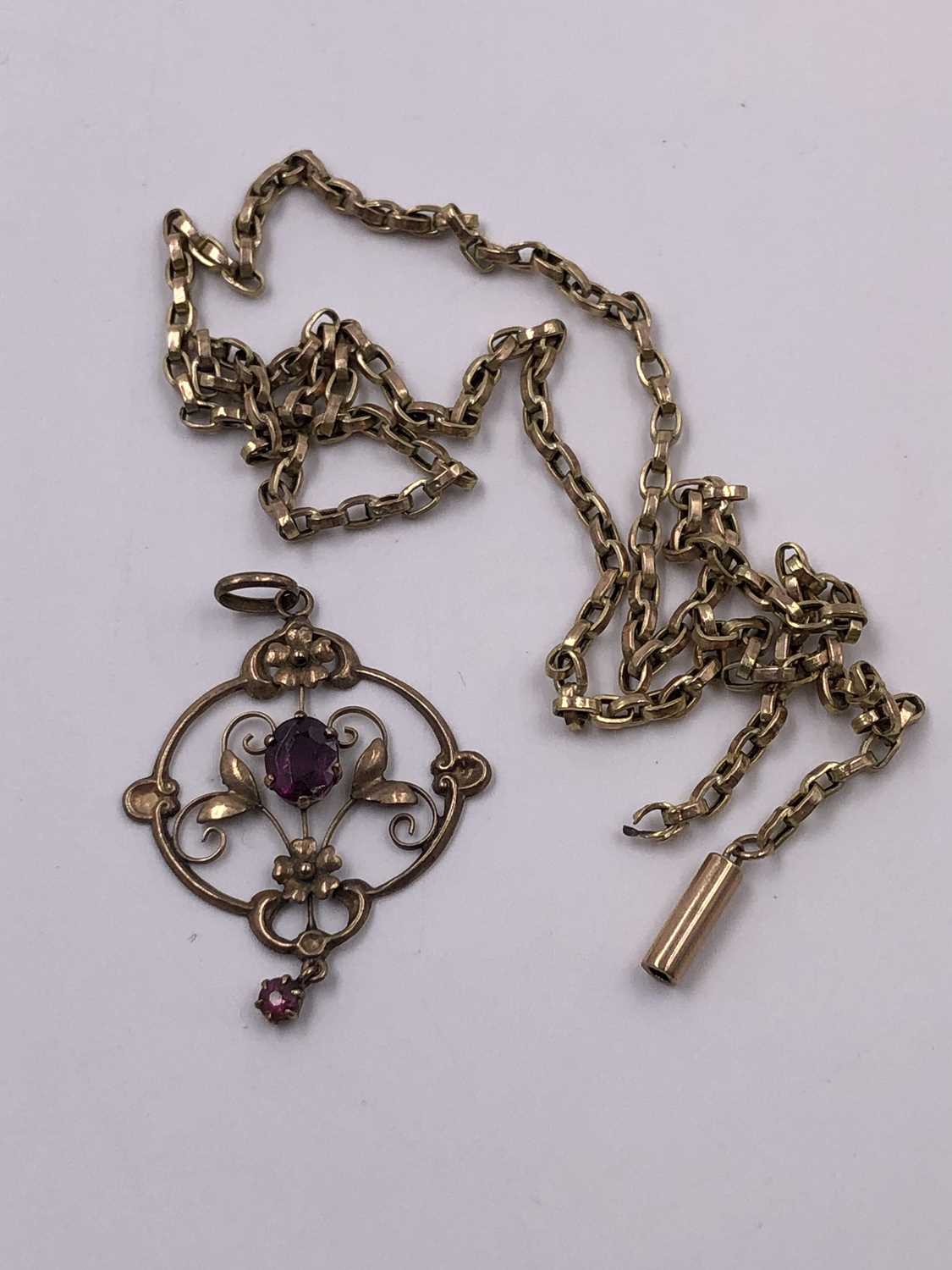 Lot 1044 - A vintage 9ct gold belcher chain and a 9ct...