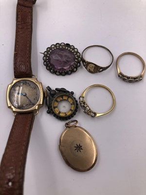 Lot 1046 - Vintage jewellery to include a 9ct hallmarked...