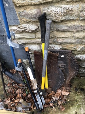 Lot 1260 - various tool, two iron panels etc.