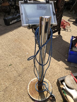 Lot 1287 - A floodlight.