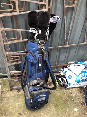 Lot 1300 - A quantity of golf clubs etc.