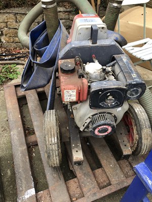 Lot 1310 - A high CFM large water pump.