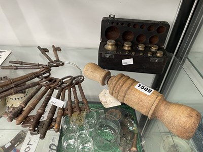Lot 1509 - Vintage keys, a set of brass weights together...