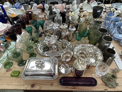 Lot 1649 - Coloured drinking glass, electroplate tea and...