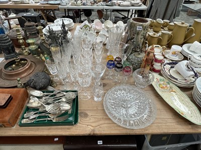 Lot 1656 - Thai metal figures, brass ware, drinking glass,...