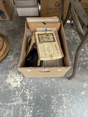 Lot 1737 - 45rpm single records together with a boxed...