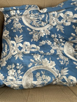 Lot 1752 - A box of blue ground interlined curtains. 148...