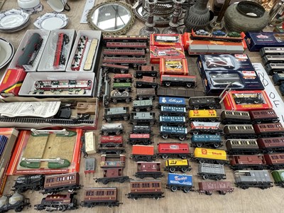 Lot 1799 - Hornby, Rchmann and other 00 guage rolling...