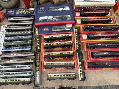 Lot 1801 - A collection of 00 guage railway passenger...