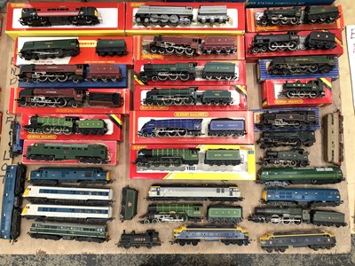 Lot 1802 - A collection of boxed and loose 00 guage...