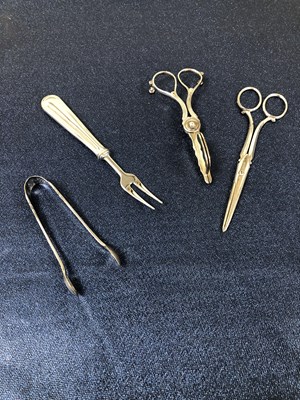 Lot 1075 - A pair of Georgian hallmarked silver sprung...