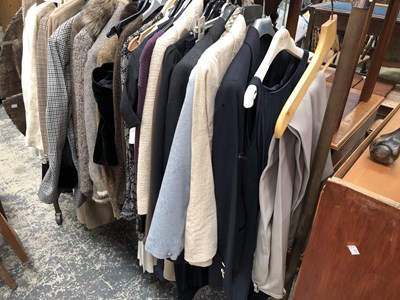 Lot 1246 - A collection of vintage and other clothing to...