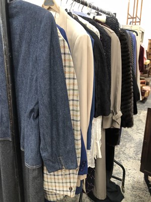 Lot 1248 - A collection of vintage and other clothing to...
