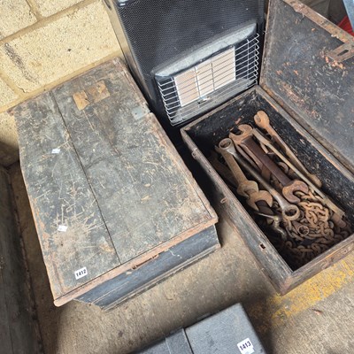 Lot 1412 - A steel tool locker containing numerous...