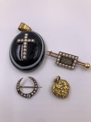 Lot 1008 - An antique mourning open back locket with...