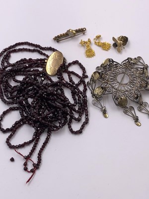 Lot 1009 - A vintage six-row red beaded necklace with a...